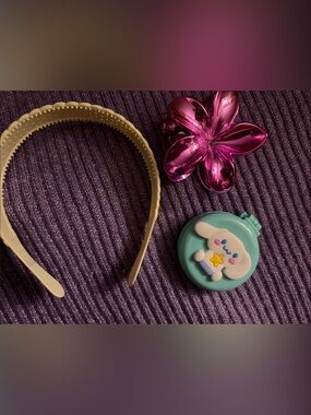 Cute Mint Compact & Pink Flower Accessory Set